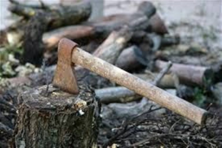 Mató a un hombre con un hacha porque pensó que era un fantasma
