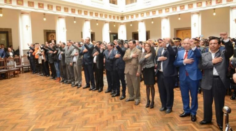 Ministros presentarán renuncia colectiva luego del informe presidencial
