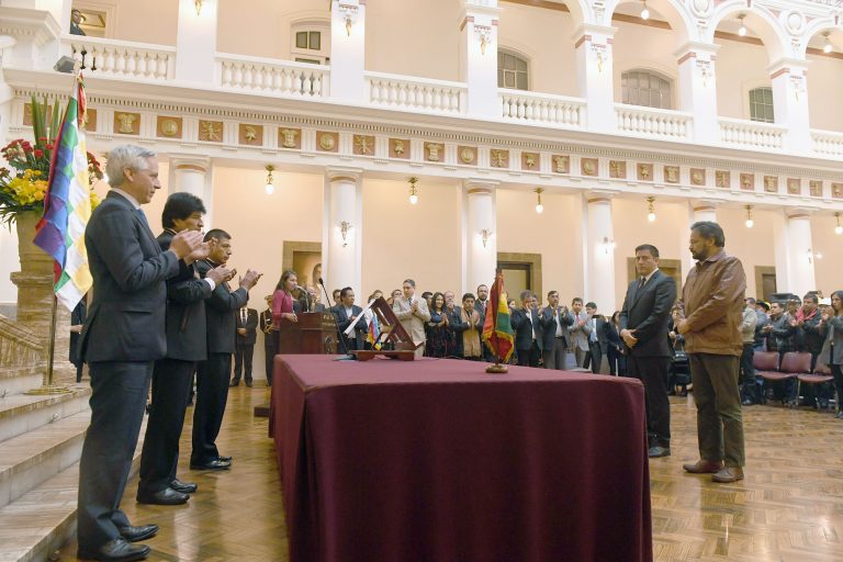 Solo dos cambios en el gabinete presidencial de Evo Morales