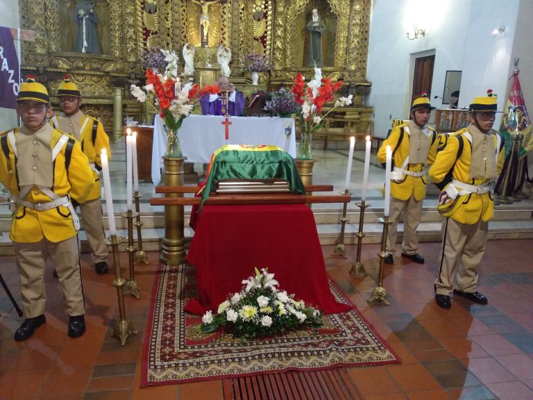 Restos de Ladislao Cabrera descansan en el Cementerio General de Sucre