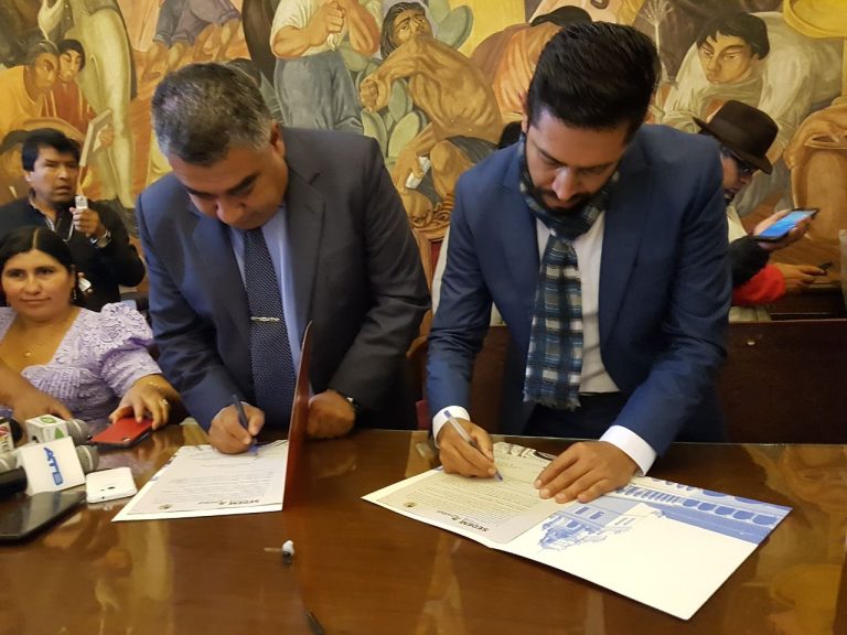 Estudiantes de la Universidad San Francisco Xavier podrán realizar pasantías en la Fábrica de Vidrios