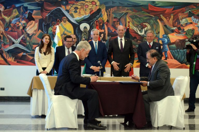 Bolivia y Alemania anuncian sociedad para industrializar el litio boliviano