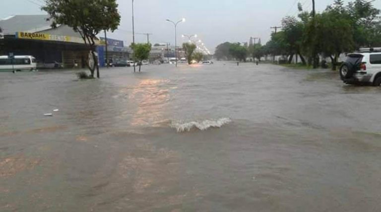 Exceso de lluvias generan desastres en Santa Cruz