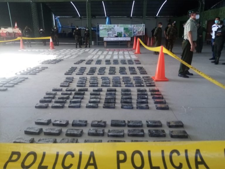 Encuentran avioneta, cocaína y armas en Santa Cruz