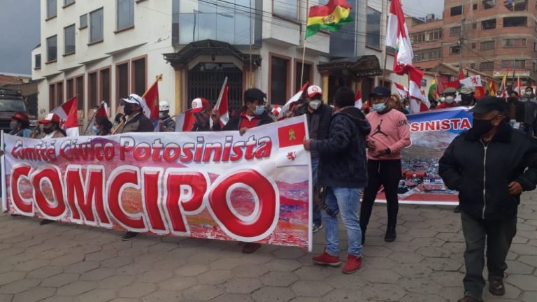 Comcipo realiza marcha en rechazo a las aprehensiones de ex autoridades