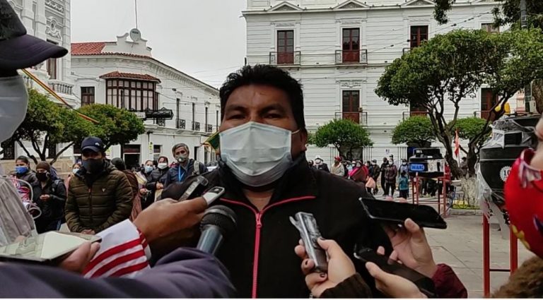 Las juntas vecinales marchan en la plaza 25 de mayo exigiendo la promulgación de la LEY 248