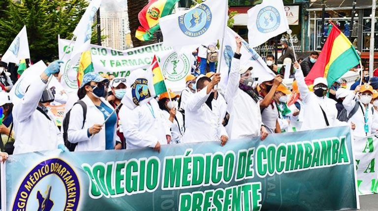 Médicos anuncian bloqueo de carreteras por la Ley 1359