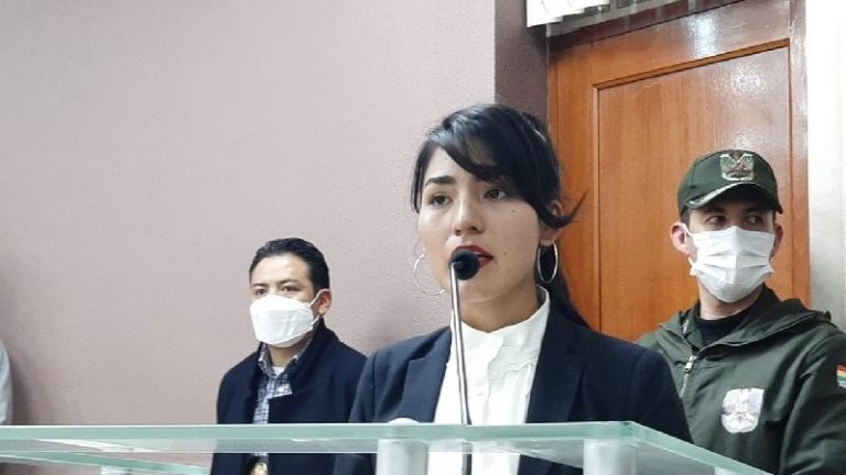 Continua el ataque sistemático de funcionarios hacia la Viceministra de Deportes