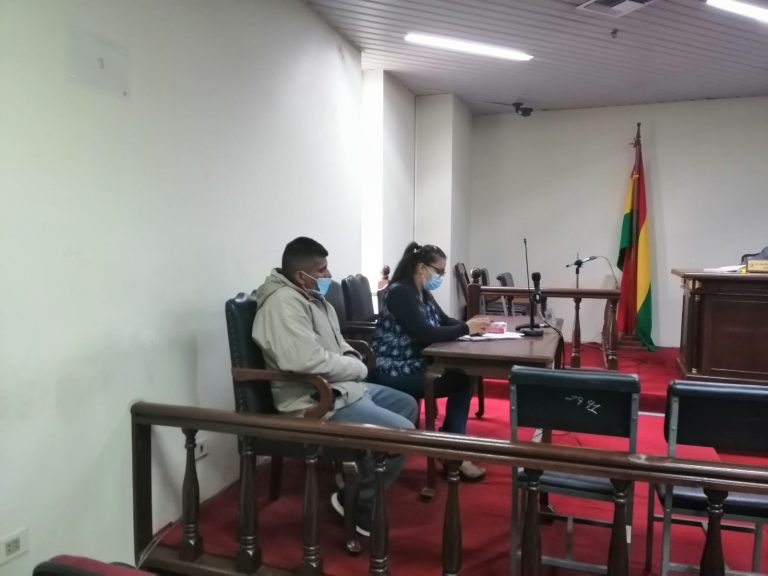 30 años de cárcel para feminicida que mató a su pareja en afueras del supermercado en Santa Cruz