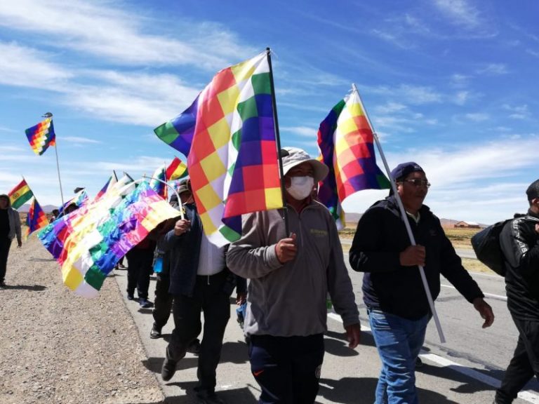 Marcha de víctimas de las masacres del 2019 avanza a la ciudad de La Paz