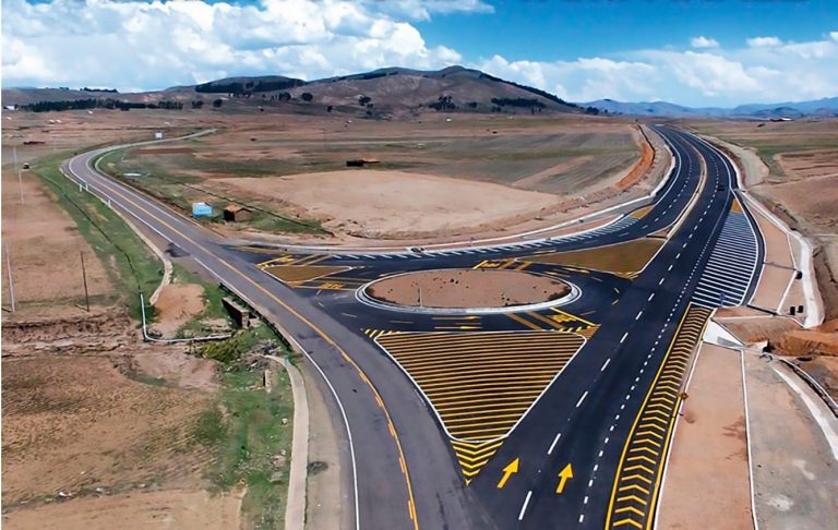 PRESIDENTE ARCE DARÁ INICIO A LA CONSTRUCCIÓN DE LA DOBLE VÍA SUCRE- YAMPARÁEZ EL JUEVES