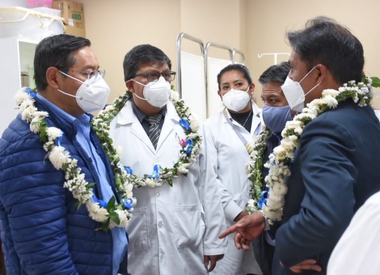Presidente Arce entrega moderno bloque para el Instituto Chuquisaqueño de Oncología