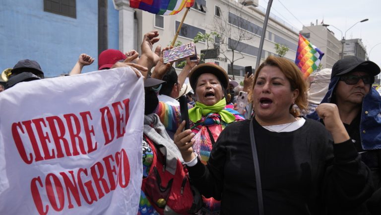 Perú en vilo, con Castillo destituido y Dina Boluarte como nueva presidenta