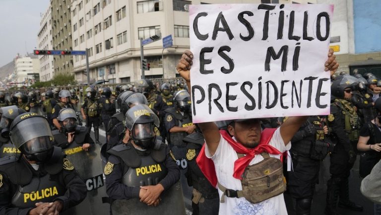Crisis total en el Perú se cobra vidas