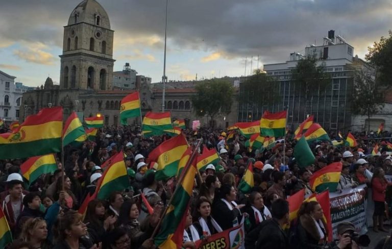 Masiva convocatoria en Santa Cruz y reducidas movilizaciones en el país deslucen el cabildo nacional