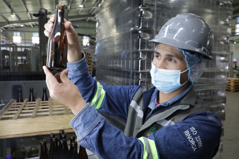 Envibol generó ingresos por más de Bs 121 millones el 2022 y anuncia exportación de envases de vidrio a Estados Unidos