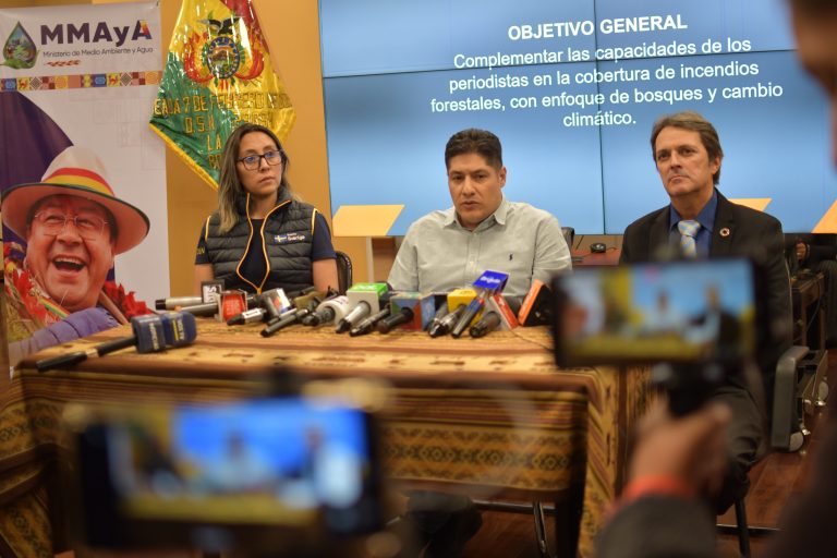 Gobierno lanza curso de corresponsales en incendios forestales para periodistas